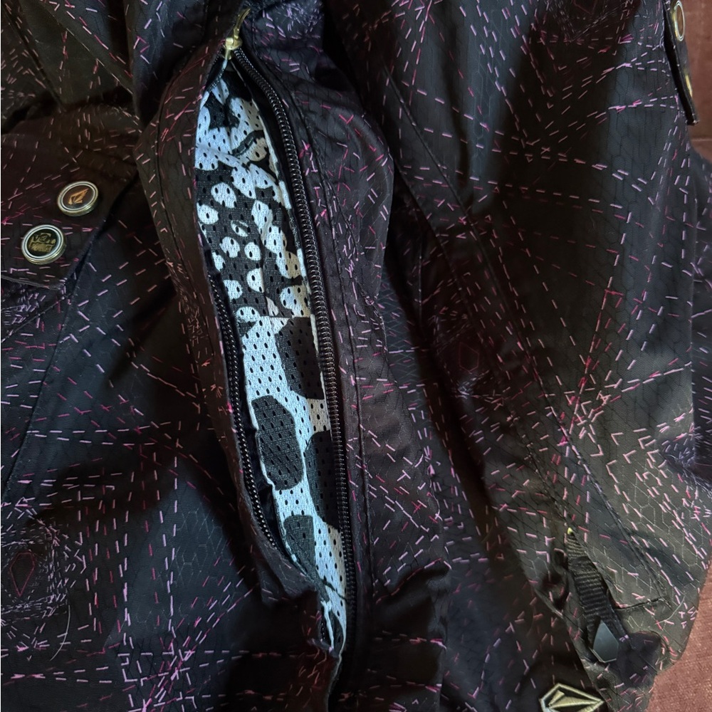 Volcom Nimbus Black & Pink /Purple Abstract Patterned Snow Pants - Picture 4 of 6